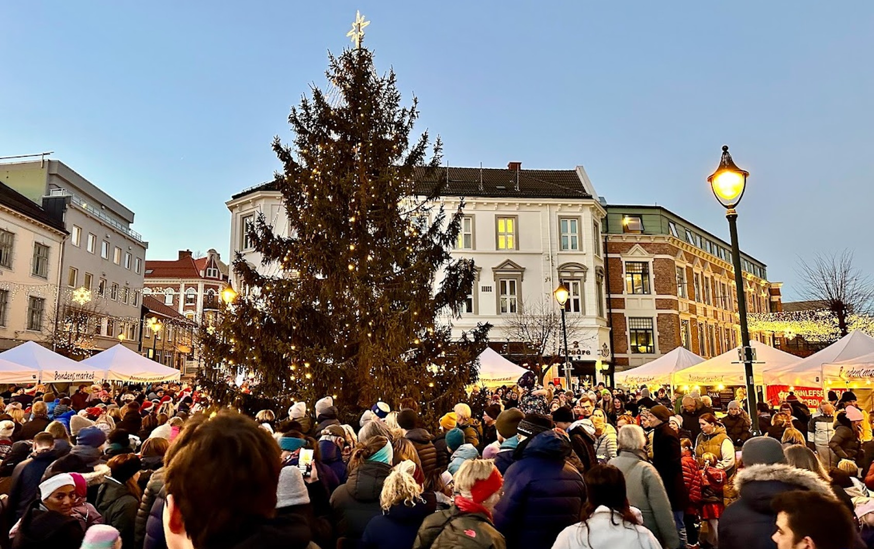 Velkommen til julemarked og julegrantenning i Hønefoss