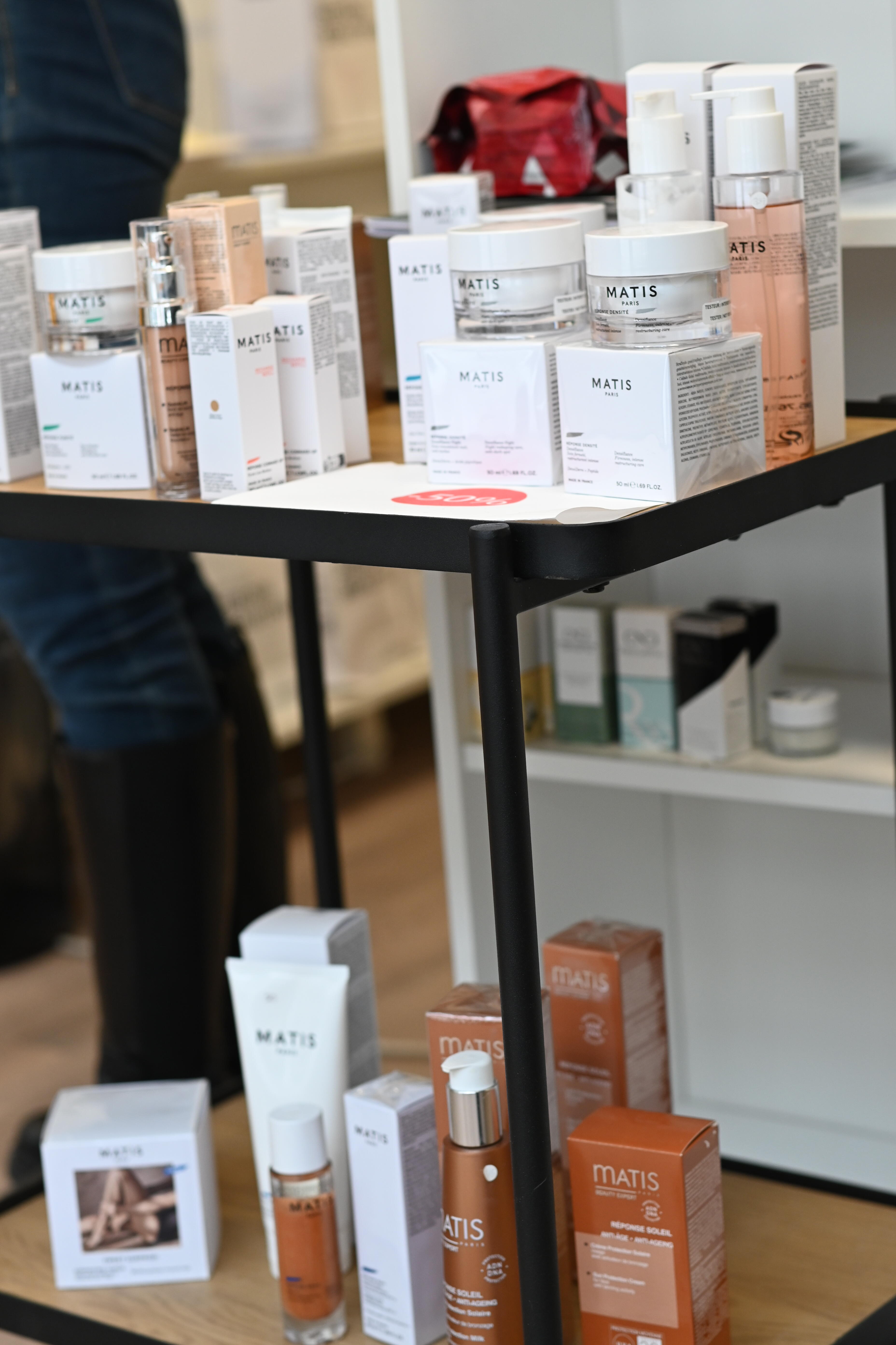  Karoline's Hudepleie