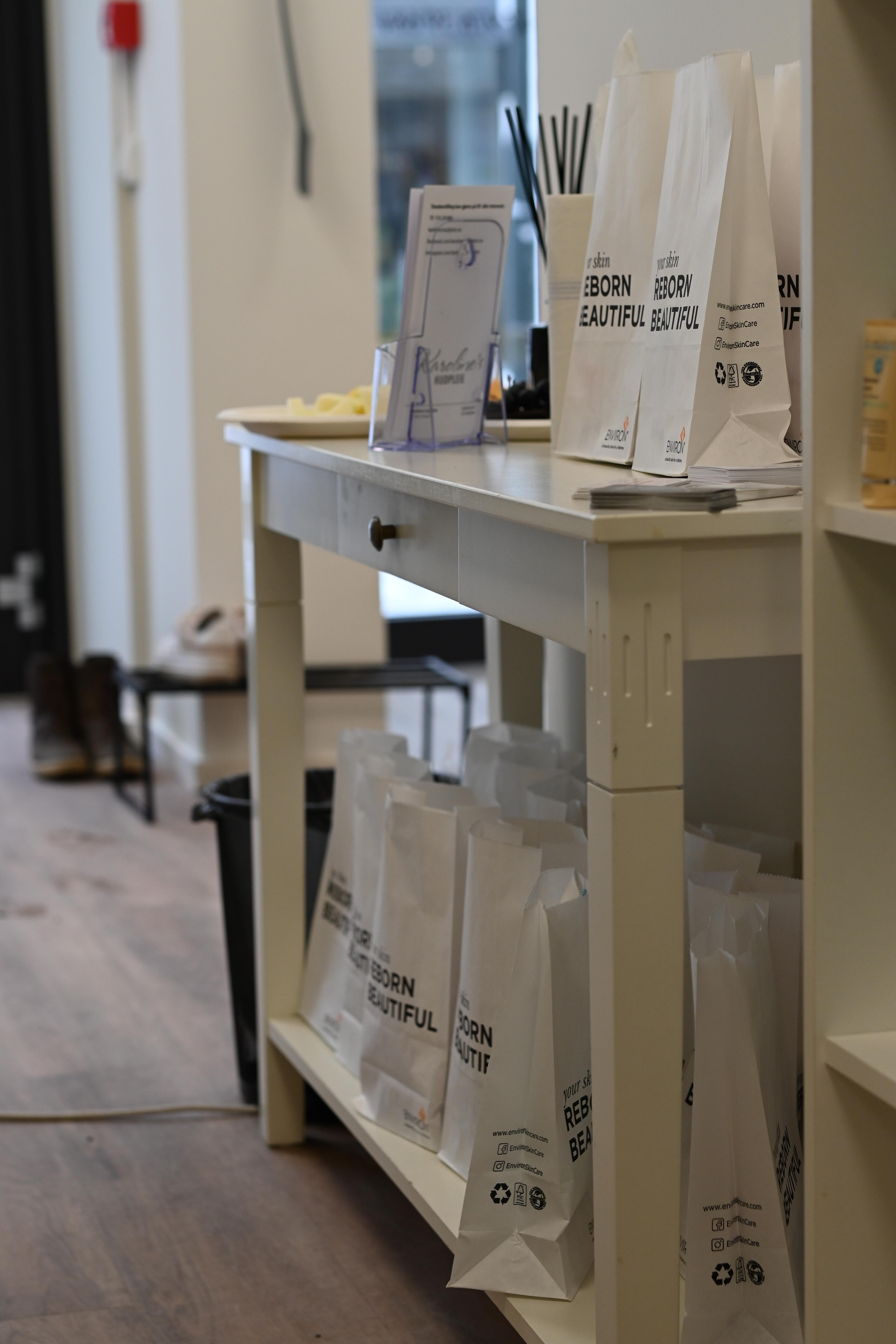  Karoline's Hudepleie