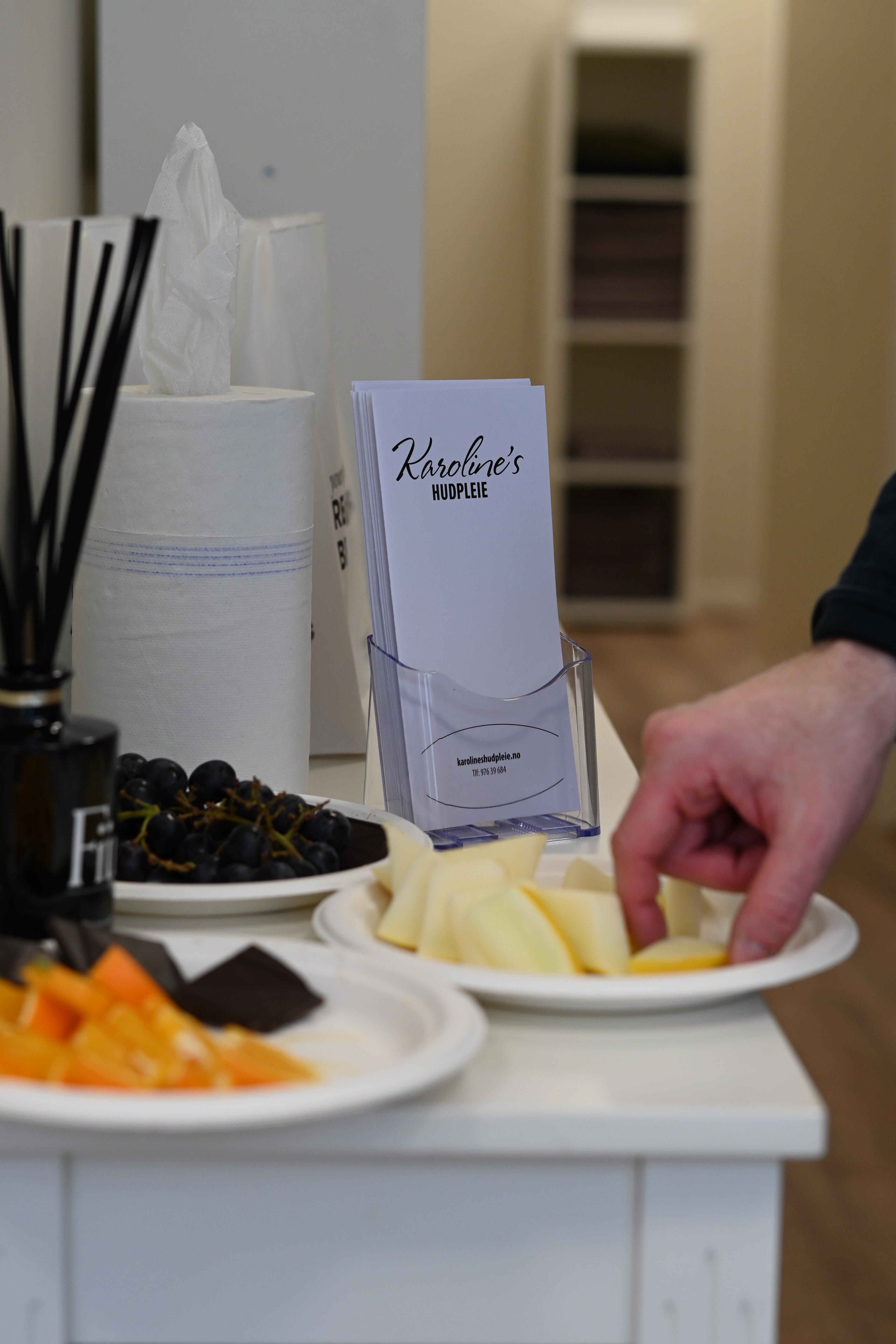  Karoline's Hudepleie